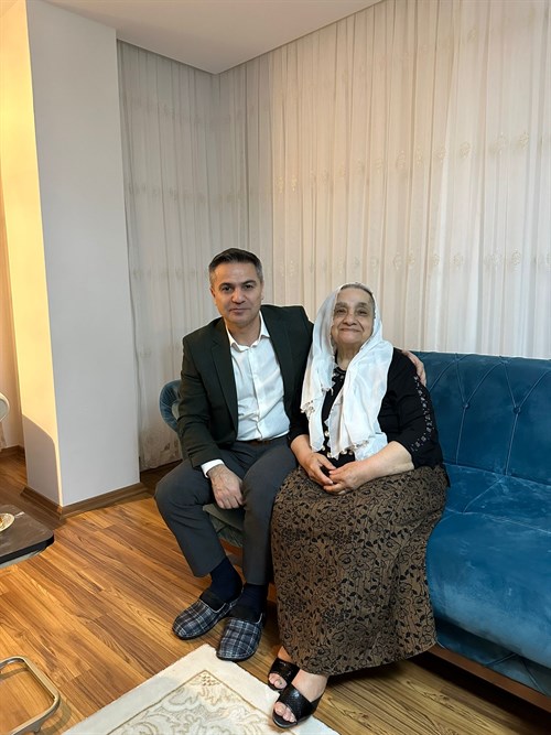 Kaymakamımız Sayın Mustafa ALTINPINAR Evim Yuvan Olsun Kampanyası Kapsamında Depremzede Vatandaşlarımızla İftar Yaptı