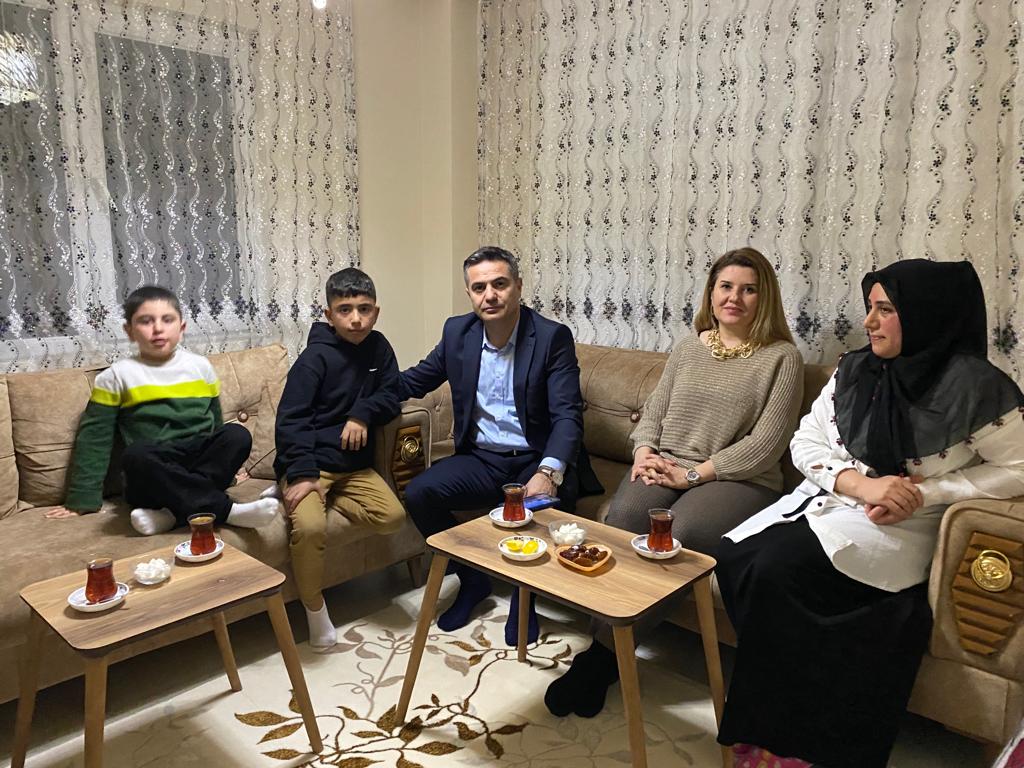 Kaymakamımız Sayın Mustafa ALTINPINAR Bir Ailemizin Evine Konuk Olarak İftar Açtı.
